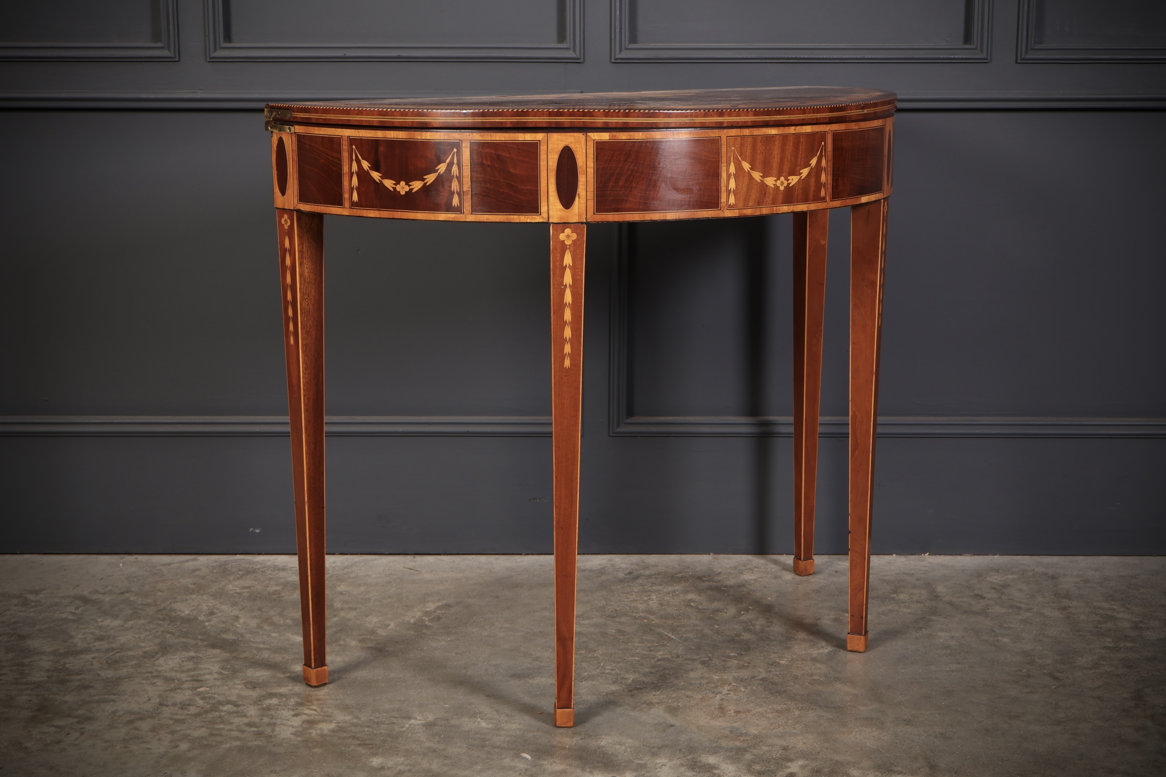 Rare 18th Century Marquetry Inlaid Tea Table 18th century Antique Furniture 4